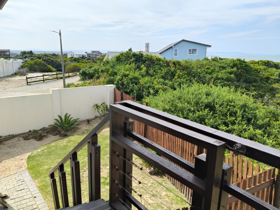 6 Bedroom Property for Sale in Paradise Beach Eastern Cape